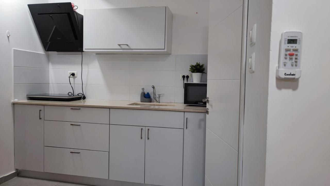 Studio Apartment 12 Minutes From Bahai'S Garden Haifa Buitenkant foto